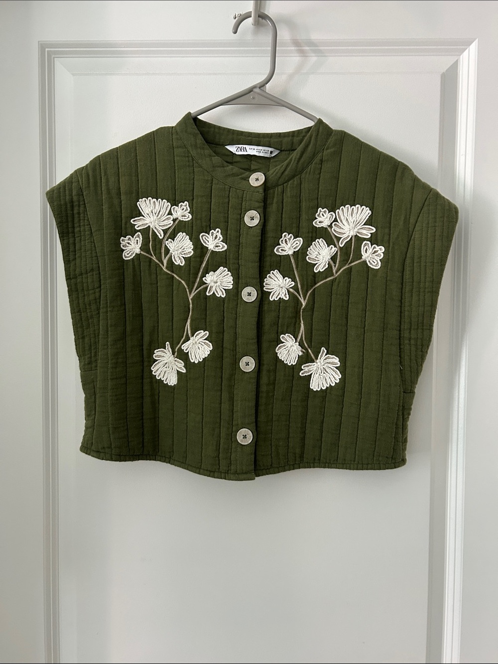 ZARA Olive Green Quilted Crop Vest with White Floral Embroidery